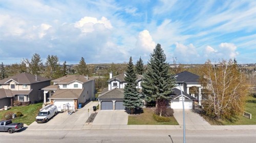 222 Diamond Drive Se, Calgary, AB - Outdoor