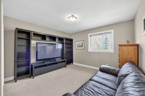 222 Diamond Drive Se, Calgary, AB - Indoor
