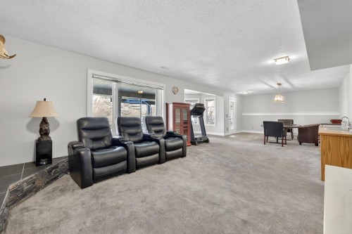 222 Diamond Drive Se, Calgary, AB - Indoor