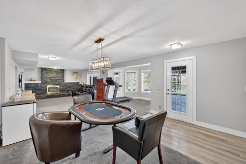 222 Diamond Drive Se, Calgary, AB - Indoor