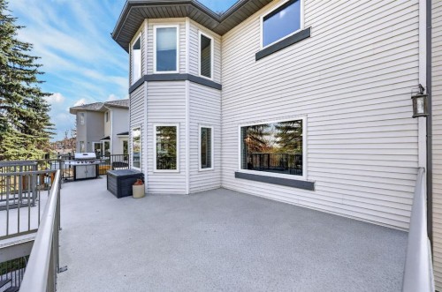 222 Diamond Drive Se, Calgary, AB - Outdoor With Exterior