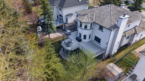 222 Diamond Drive Se, Calgary, AB - Outdoor