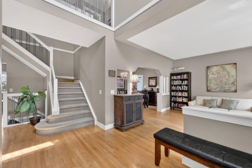 222 Diamond Drive Se, Calgary, AB - Indoor