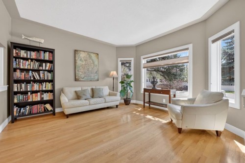 222 Diamond Drive Se, Calgary, AB - Indoor Photo Showing Living Room