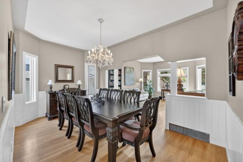 222 Diamond Drive Se, Calgary, AB - Indoor Photo Showing Dining Room