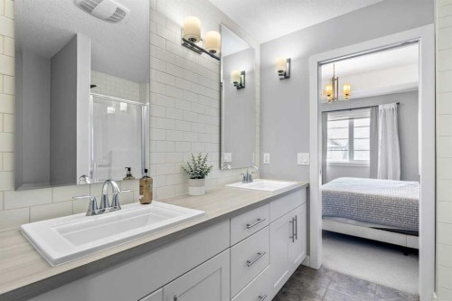 86 Copperpond Heights Se, Calgary, AB - Indoor Photo Showing Bathroom