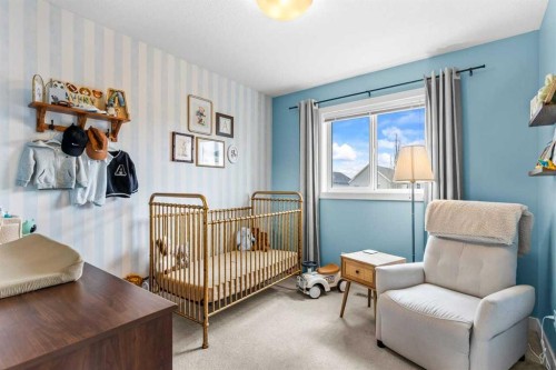 86 Copperpond Heights Se, Calgary, AB - Indoor Photo Showing Bedroom