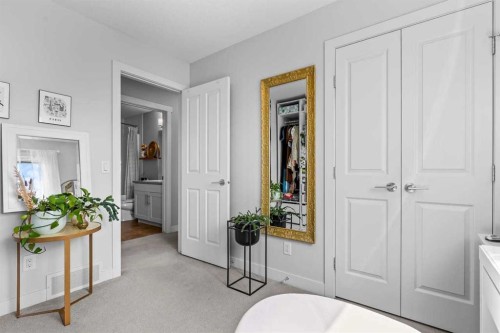 86 Copperpond Heights Se, Calgary, AB - Indoor Photo Showing Other Room