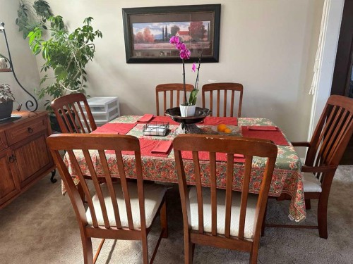 1435 22 Avenue, Didsbury, AB - Indoor Photo Showing Dining Room