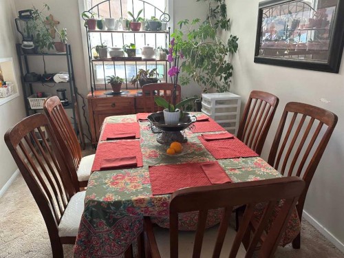 1435 22 Avenue, Didsbury, AB - Indoor Photo Showing Dining Room