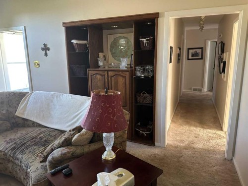1435 22 Avenue, Didsbury, AB - Indoor