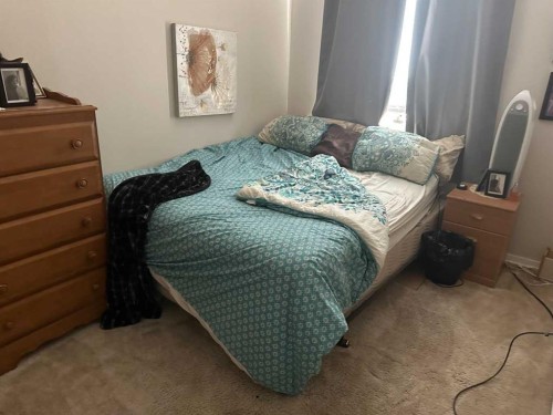 1435 22 Avenue, Didsbury, AB - Indoor Photo Showing Bedroom