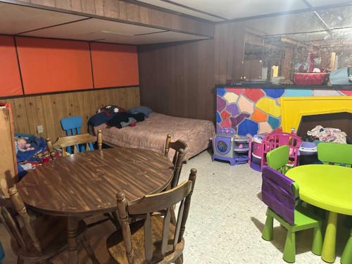 1435 22 Avenue, Didsbury, AB - Indoor