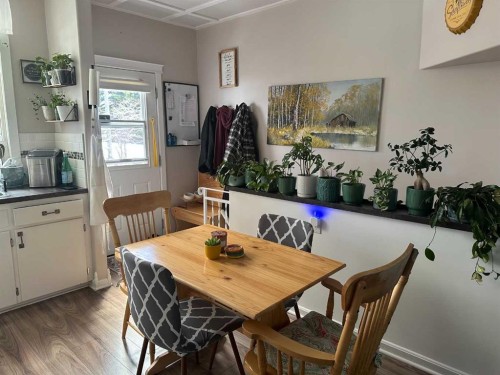 1435 22 Avenue, Didsbury, AB - Indoor Photo Showing Dining Room