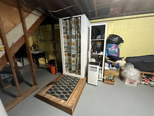 1435 22 Avenue, Didsbury, AB - Indoor Photo Showing Basement