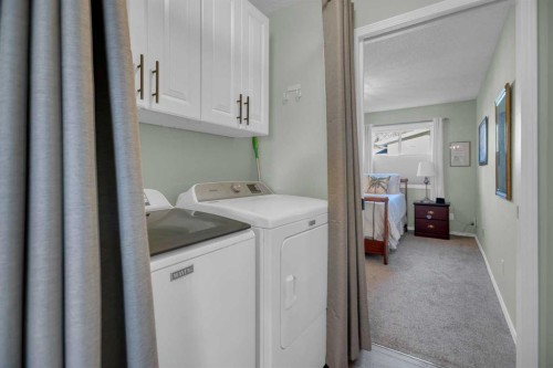 2-717 Centre Street, Vulcan, AB - Indoor Photo Showing Laundry Room