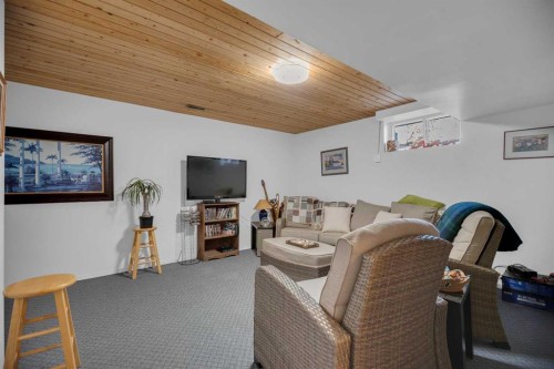 2-717 Centre Street, Vulcan, AB - Indoor