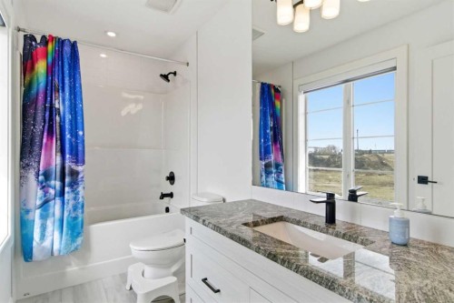 303 Rivercrest Boulevard, Cochrane, AB - Indoor Photo Showing Bathroom