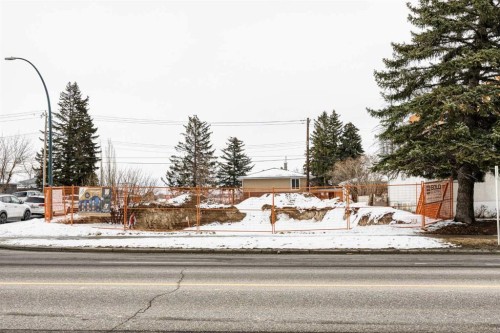 4220 Centre Street Ne, Calgary, AB 
