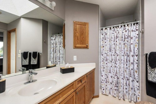 2 Springbank Crescent Sw, Calgary, AB 