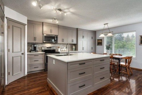 2 Springbank Crescent Sw, Calgary, AB 