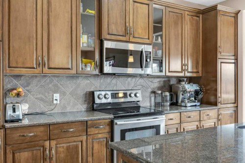 92 Everoak Close Sw, Calgary, AB - Indoor Photo Showing Kitchen