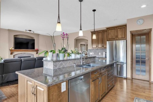 92 Everoak Close Sw, Calgary, AB - Indoor Photo Showing Kitchen With Double Sink With Upgraded Kitchen