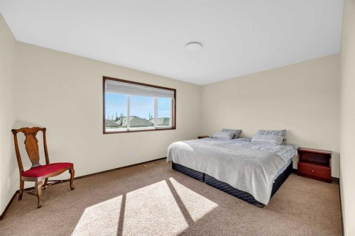 92 Everoak Close Sw, Calgary, AB - Indoor Photo Showing Bedroom