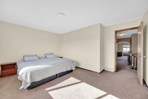 92 Everoak Close Sw, Calgary, AB - Indoor Photo Showing Bedroom