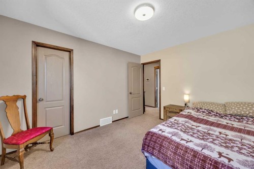92 Everoak Close Sw, Calgary, AB - Indoor Photo Showing Bedroom