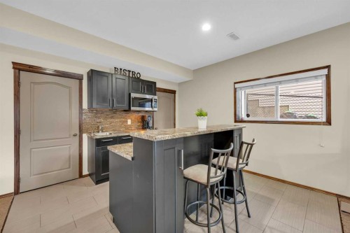 92 Everoak Close Sw, Calgary, AB - Indoor Photo Showing Kitchen With Upgraded Kitchen