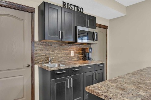 92 Everoak Close Sw, Calgary, AB - Indoor Photo Showing Kitchen