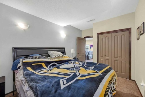 92 Everoak Close Sw, Calgary, AB - Indoor Photo Showing Bedroom