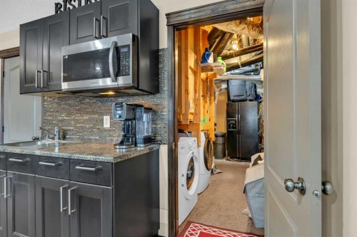 92 Everoak Close Sw, Calgary, AB - Indoor Photo Showing Kitchen
