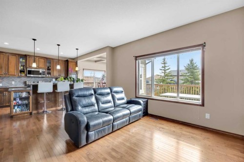 92 Everoak Close Sw, Calgary, AB - Indoor Photo Showing Living Room