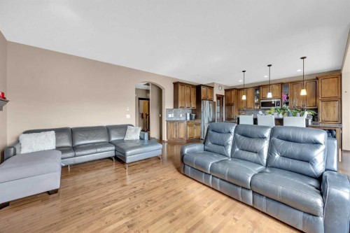 92 Everoak Close Sw, Calgary, AB - Indoor Photo Showing Living Room