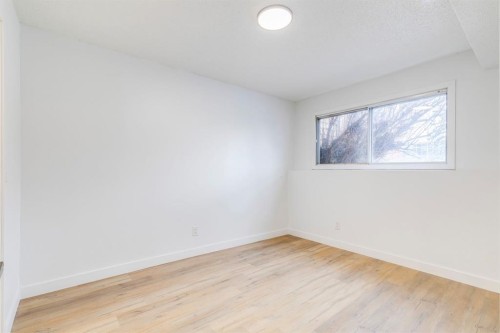 B-1415 44 Street Se, Calgary, AB - Indoor Photo Showing Other Room