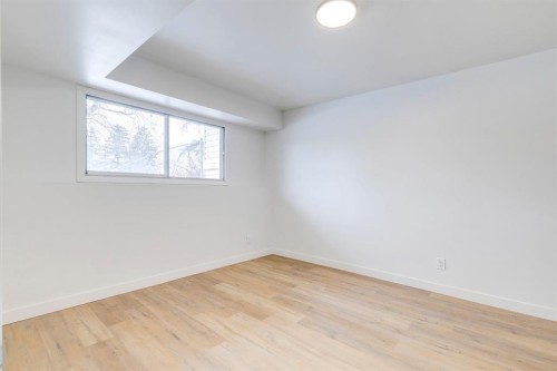 B-1415 44 Street Se, Calgary, AB - Indoor Photo Showing Other Room