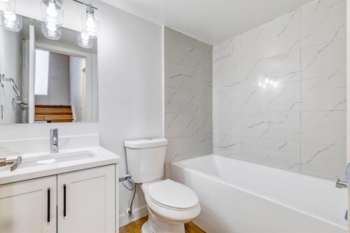 B-1415 44 Street Se, Calgary, AB - Indoor Photo Showing Bathroom