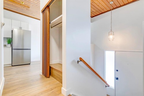 B-1415 44 Street Se, Calgary, AB - Indoor