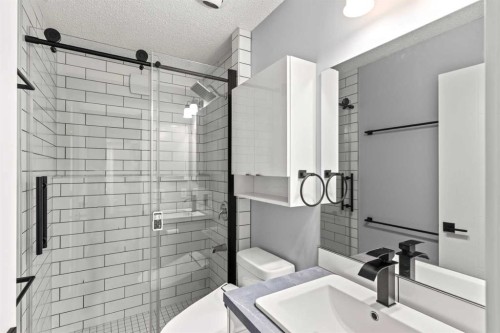5811 Templehill Road Ne, Calgary, AB - Indoor Photo Showing Bathroom