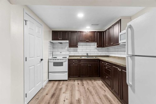 5811 Templehill Road Ne, Calgary, AB - Indoor Photo Showing Kitchen