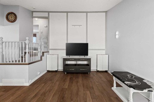 5811 Templehill Road Ne, Calgary, AB - Indoor Photo Showing Other Room