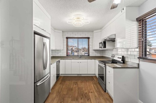5811 Templehill Road Ne, Calgary, AB - Indoor Photo Showing Kitchen With Stainless Steel Kitchen With Upgraded Kitchen