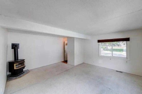 6622 18A Street Se, Calgary, AB - Indoor Photo Showing Other Room