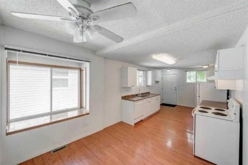 6622 18A Street Se, Calgary, AB - Indoor Photo Showing Kitchen