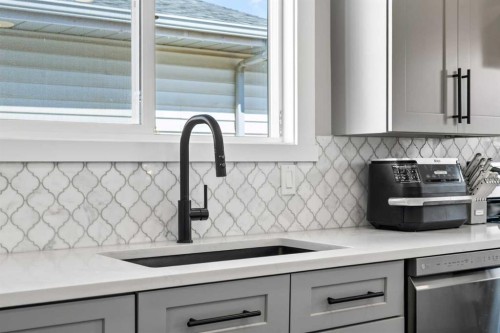 11 Deersaxon Circle Se, Calgary, AB - Indoor Photo Showing Kitchen