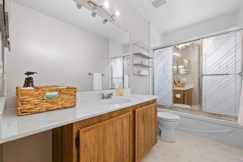 11 Deersaxon Circle Se, Calgary, AB - Indoor Photo Showing Bathroom