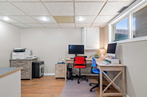 11 Deersaxon Circle Se, Calgary, AB - Indoor Photo Showing Office