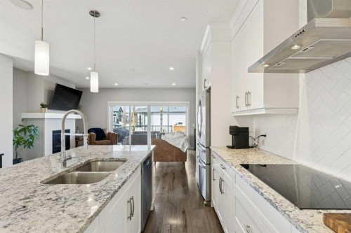 288 Lucas Avenue, Calgary, AB - Indoor Photo Showing Kitchen With Double Sink With Upgraded Kitchen